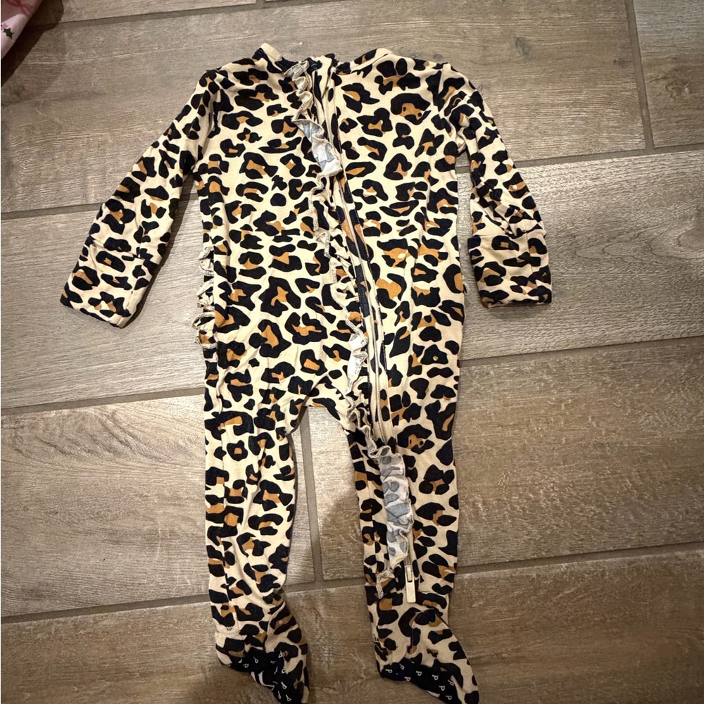 posh peanut leopard Footed Kids One-Piece Pajama 0-3 month